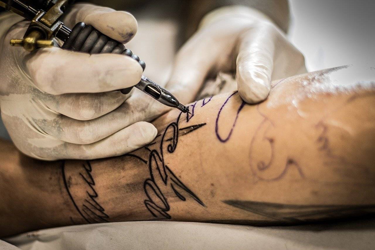 Comment faire un tatouage