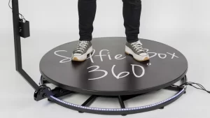 Pourquoi louer une selfie box 360° pour son événement ?